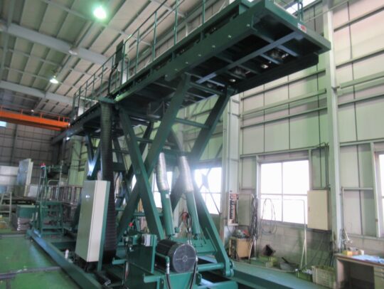 大型建機組立用 自走式 L10mリフトテーブル1