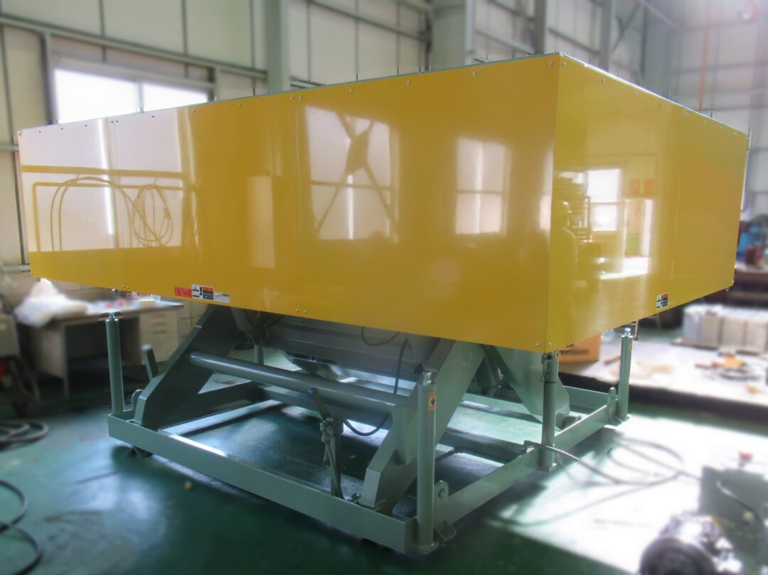 トラクター製造工場 検査用リフトテーブル