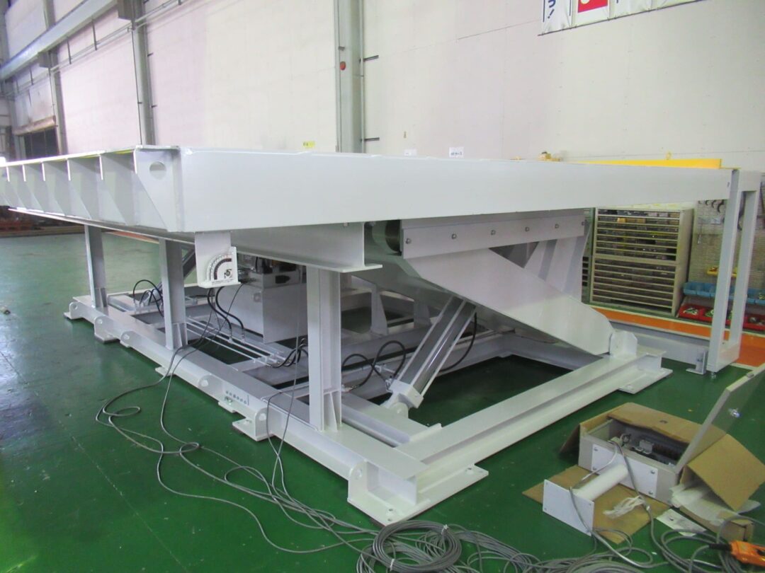 積載10ton・傾斜50°　転倒試験用反転装置